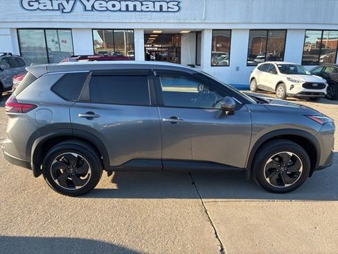 Used 2025 Nissan Rogue SV w/ SV Premium Package image 10