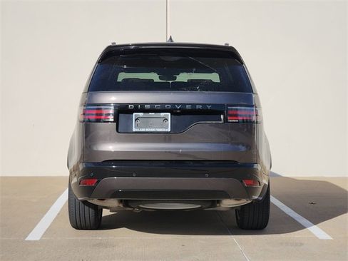 Used 2024 Land Rover Discovery Dynamic SE image 6