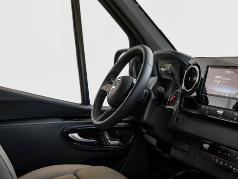 Used 2025 Mercedes-Benz Sprinter 2500 image 38