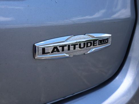 Used 2023 Jeep Compass Latitude w/ Sun and Sound Group AWD/4WD image 27