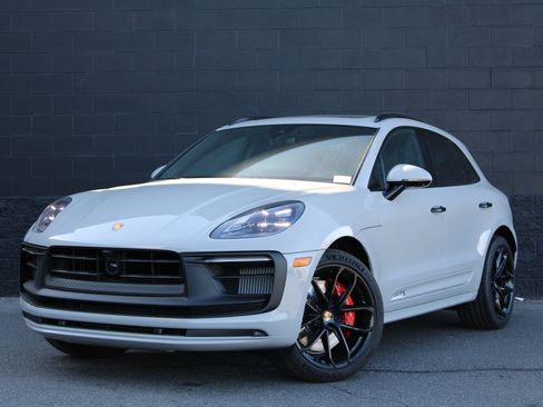 New 2026 Porsche Macan GTS image 1