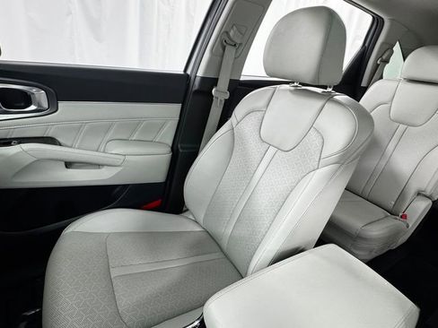 Used 2023 Kia Sorento SX AWD/4WD image 13