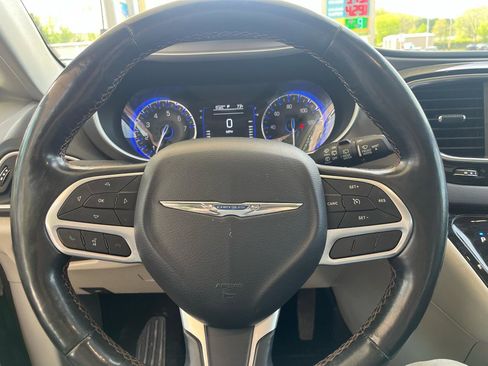 Used 2020 Chrysler Pacifica Touring-L image 28