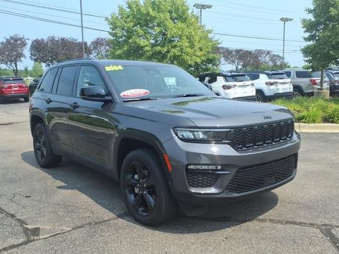 Certified 2024 Jeep Grand Cherokee Limited w/ Black Appearance Package AWD/4WD image 3