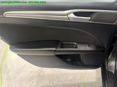 Used 2020 Ford Fusion SE FWD image 28