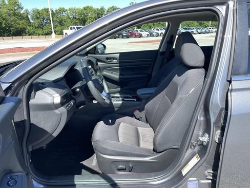 Used 2024 Nissan Altima 2.5 SV FWD image 13