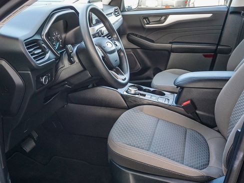 Used 2022 Ford Escape SE image 18