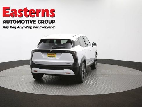 Used 2025 Nissan Kicks SV AWD/4WD image 39