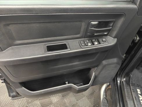 Used 2017 RAM 1500 Express AWD/4WD image 39