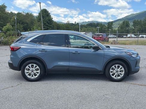 Certified 2023 Ford Escape Active AWD/4WD image 2