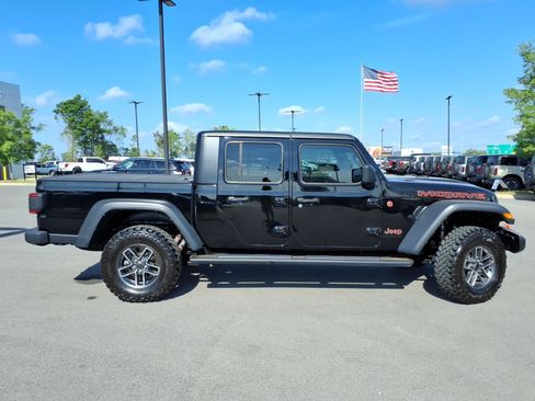 Used 2024 Jeep Gladiator Mojave w/ Technology Group AWD/4WD image 2