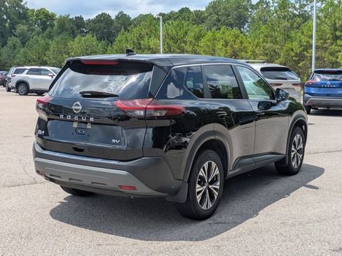 Used 2023 Nissan Rogue SV FWD image 3