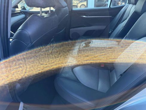 Used 2020 Toyota Camry XLE FWD image 13