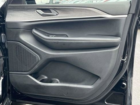 Used 2023 Jeep Grand Cherokee L Limited image 27