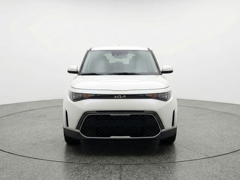 Used 2025 Kia Soul LX w/ LX Technology Package image 2
