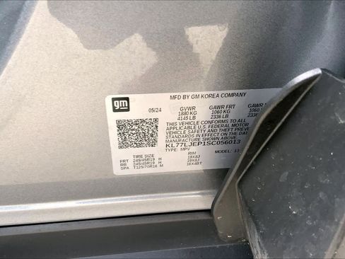 Used 2025 Chevrolet Trax RS w/ Sunroof Package FWD image 37