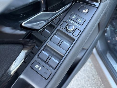 Used 2021 Land Rover Range Rover Evoque R-Dynamic S image 31