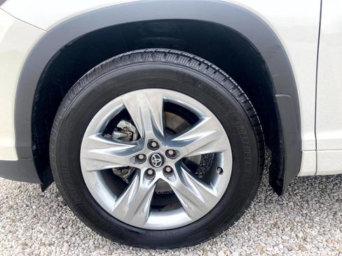 Used 2018 Toyota Highlander Limited w/ Carpet Mat Package (TMS) AWD/4WD image 25