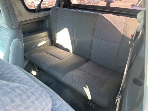 Used 2002 Chevrolet Tracker 2WD w/ Preferred Equipment Group image 12