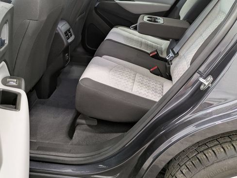 Used 2022 Chevrolet Equinox LS AWD/4WD image 18