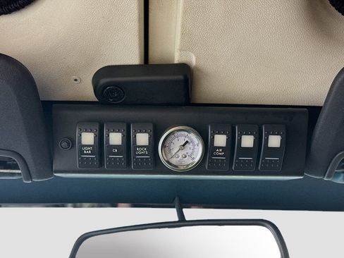 Used 2015 Jeep Wrangler Unlimited Rubicon w/ Connectivity Group image 34