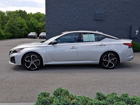 Certified 2023 Nissan Altima 2.5 SR w/ SR Premium Package FWD image 5