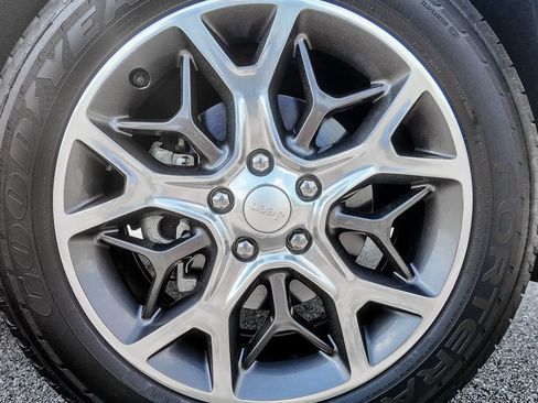 Used 2019 Jeep Grand Cherokee Limited image 37