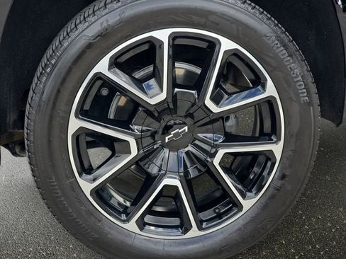 Used 2025 Chevrolet Suburban RST w/ Comfort Package AWD/4WD image 39