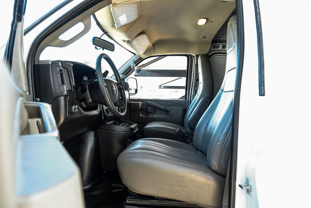 Used 2024 Chevrolet Express 2500 w/ Driver Convenience Package RWD image 3
