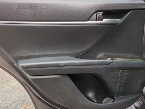 Used 2021 Toyota Camry SE image 27