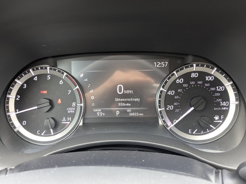 Used 2024 Toyota Highlander XLE FWD image 32