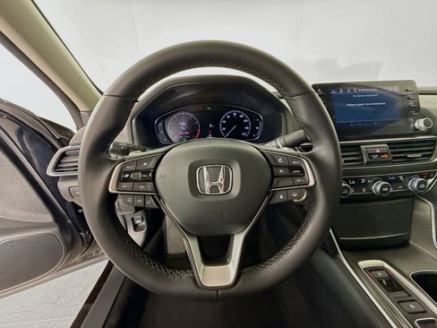 Used 2022 Honda Accord Touring image 11