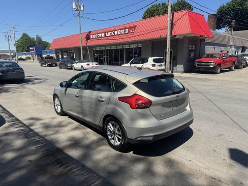 Used 2016 Ford Focus SE w/ Reverse Sensing Package FWD image 4
