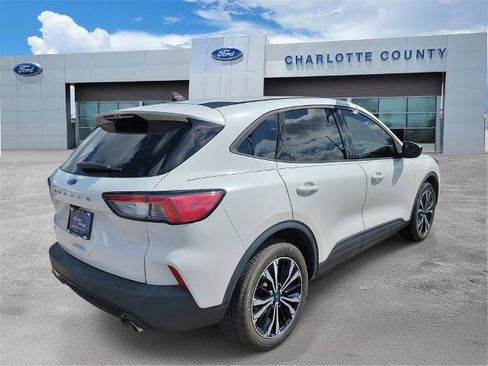 Certified 2022 Ford Escape SE w/ SE Sport Appearance Package image 4