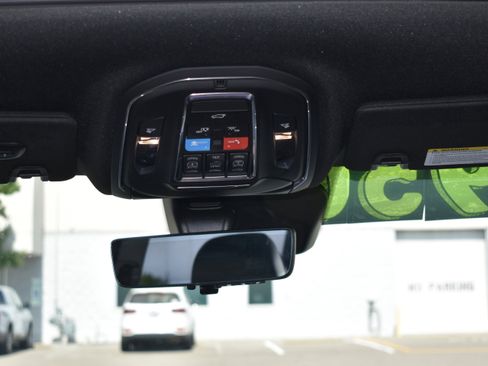 Used 2025 Jeep Grand Cherokee L Limited w/ Luxury Tech Group II image 32