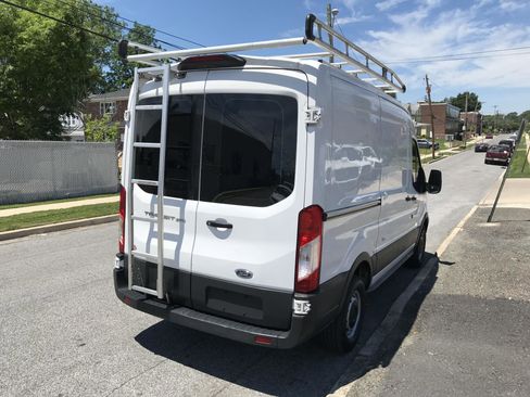 Used 2018 Ford Transit 250 RWD image 5