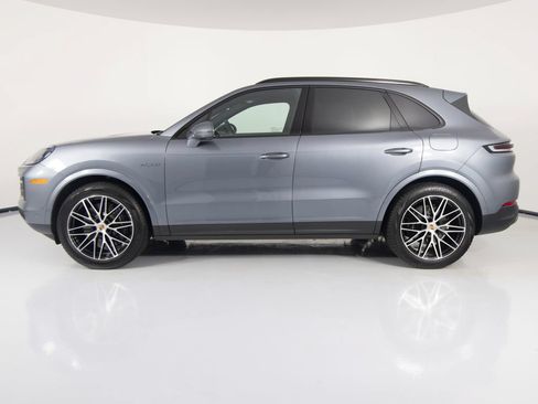 Certified 2026 Porsche Cayenne E-Hybrid AWD/4WD image 2
