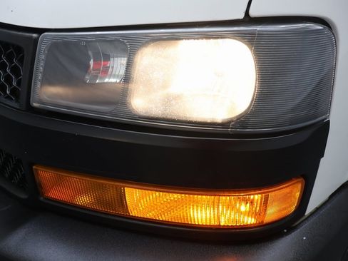 Used 2020 Chevrolet Express 3500 w/ Driver Convenience Package image 24