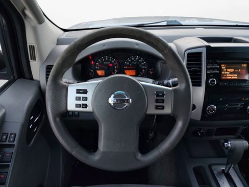 Used 2014 Nissan Frontier SV image 19