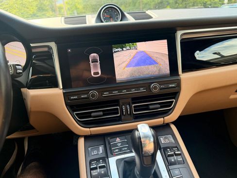 Used 2019 Porsche Macan AWD/4WD image 31