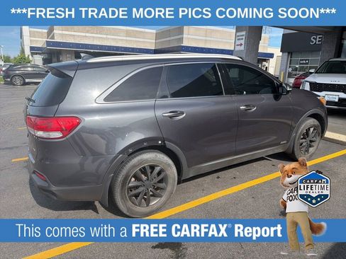 Used 2017 Kia Sorento AWD w/ LX Convenience Package image 4