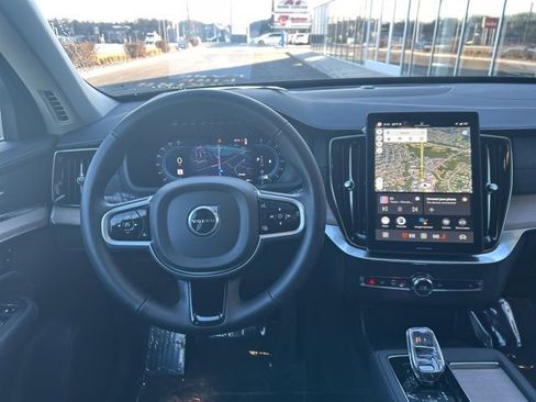 Used 2025 Volvo XC90 B6 Plus image 16