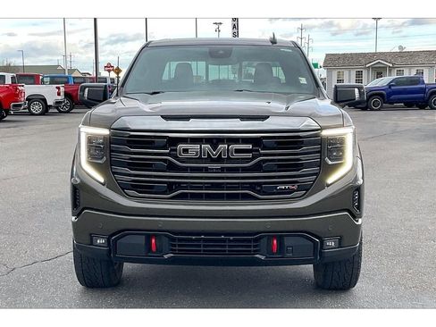 Used 2024 GMC Sierra 1500 AT4 w/ AT4 Preferred Package image 3