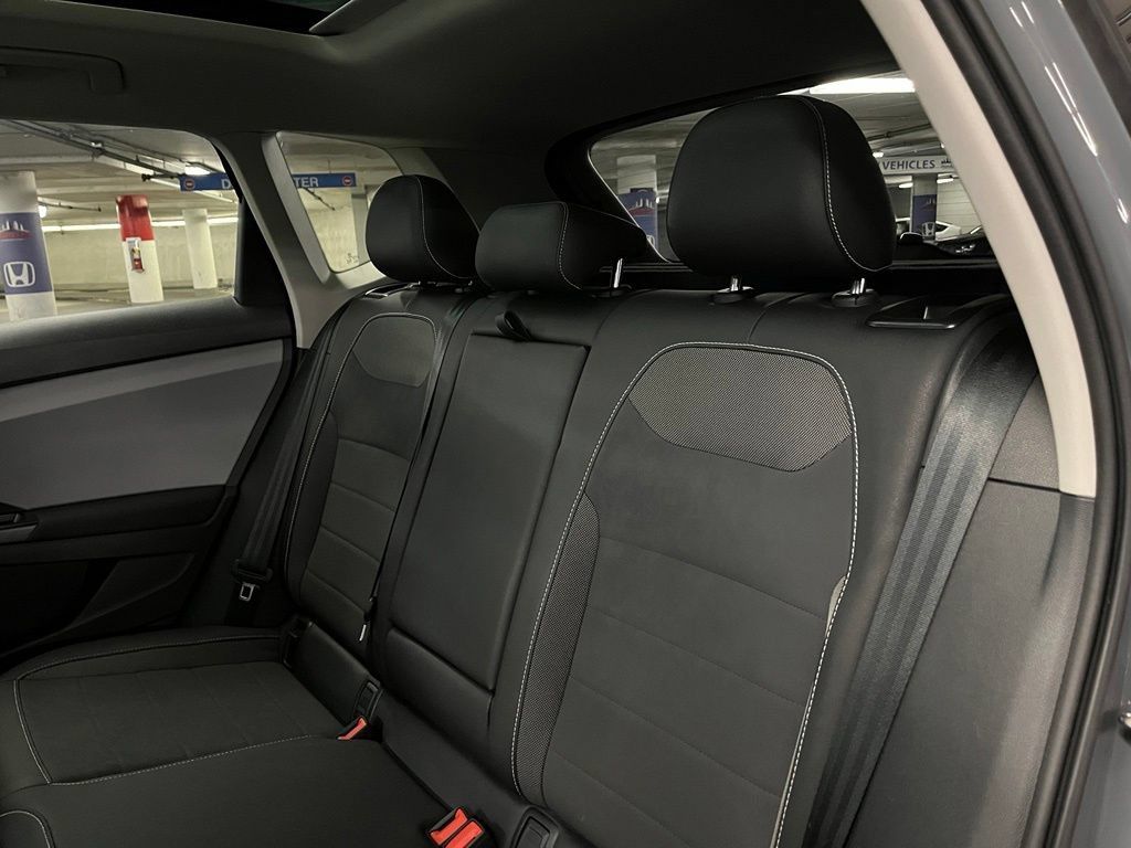 Used 2023 Volkswagen Taos SE w/ Panoramic Sunroof Package FWD image 23