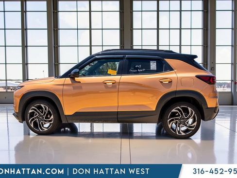 Used 2024 Chevrolet TrailBlazer RS w/ Convenience Package FWD image 2