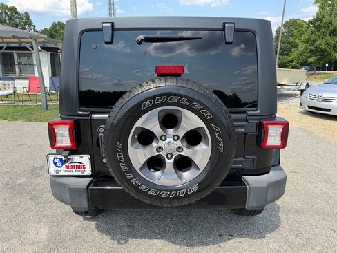 Used 2016 Jeep Wrangler Unlimited Sahara w/ Connectivity Group AWD/4WD image 4