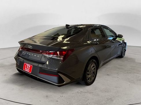 Used 2024 Hyundai Elantra SEL FWD image 6