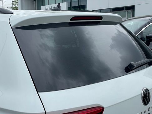 Certified 2024 Volkswagen Tiguan SE R-Line AWD/4WD image 28