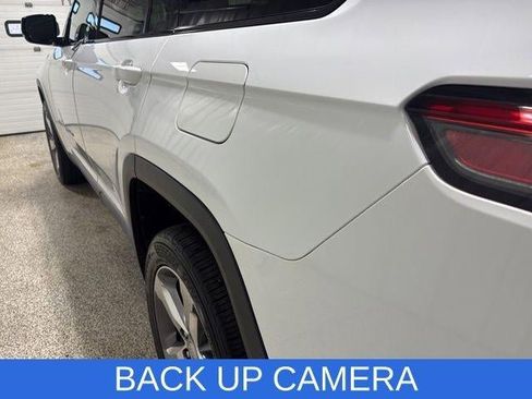 Used 2022 Jeep Grand Cherokee L Limited image 11