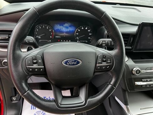 Used 2020 Ford Explorer XLT w/ Equipment Group 202A AWD/4WD image 11